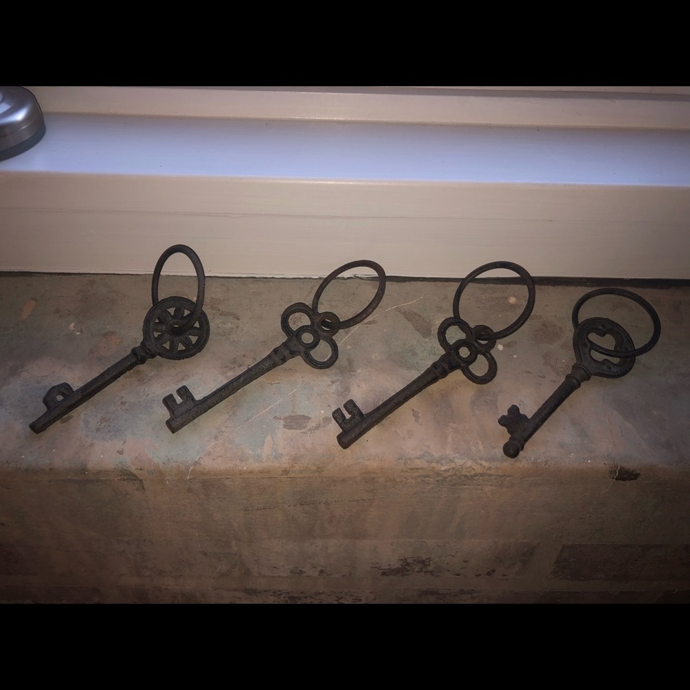 Restoration Hardware Antique Iron Skeleton Keys - Dark Brown